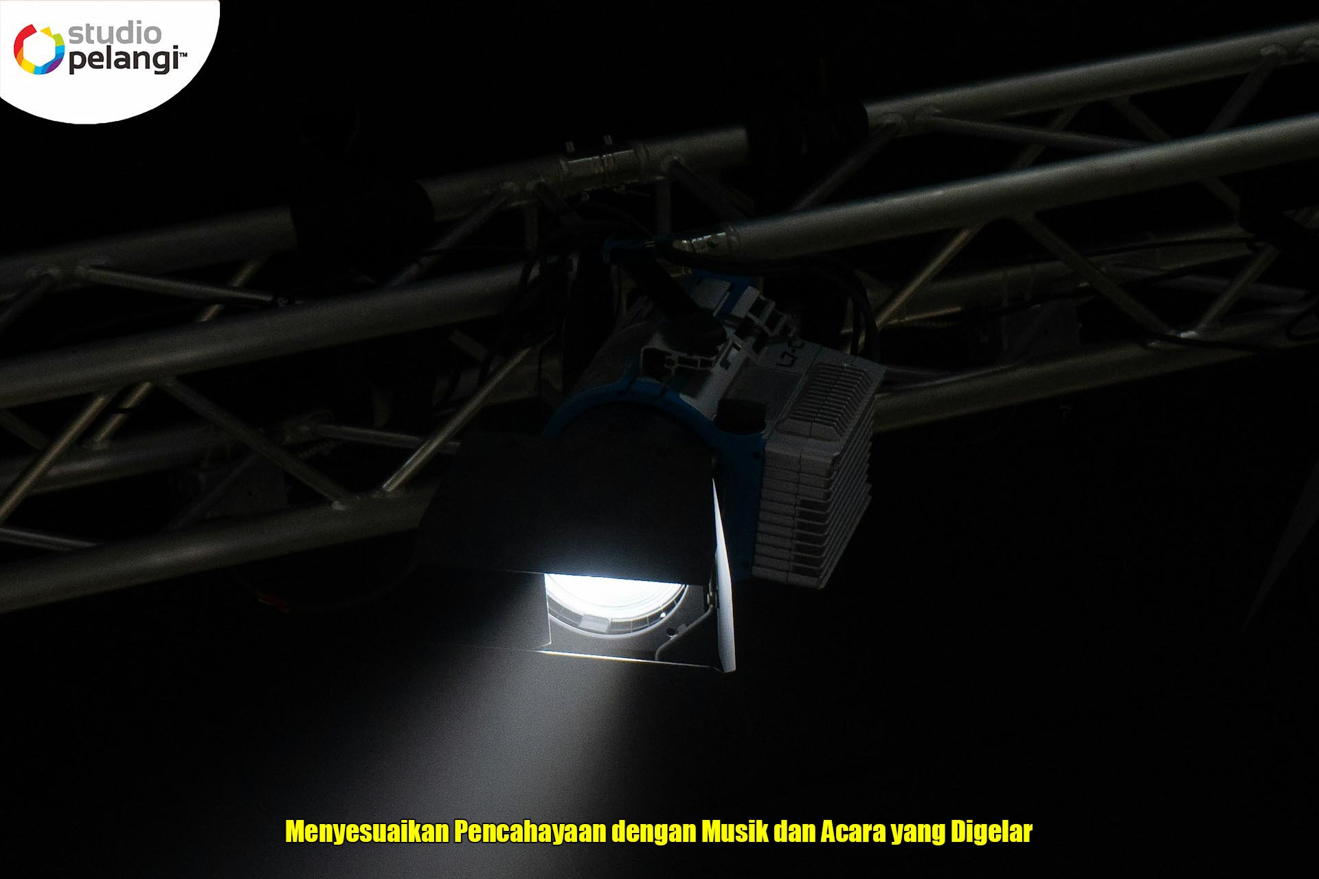 Menyesuaikan Pencahayaan dengan Musik dan Acara yang Digelar